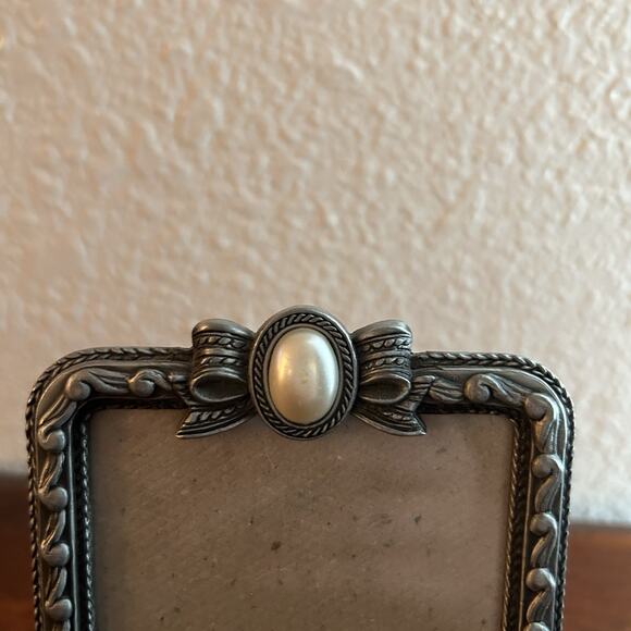 Pewter Scroll With Large Faux Pearl Picture Frame Cottagecore 3.5” x 5” - Picture 2 of 5